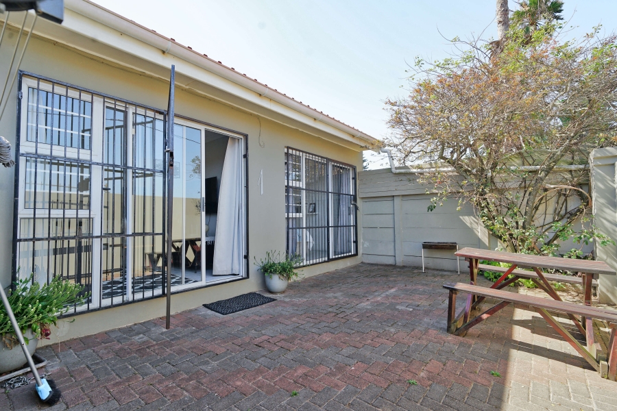 8 Bedroom Property for Sale in Gonubie Eastern Cape
